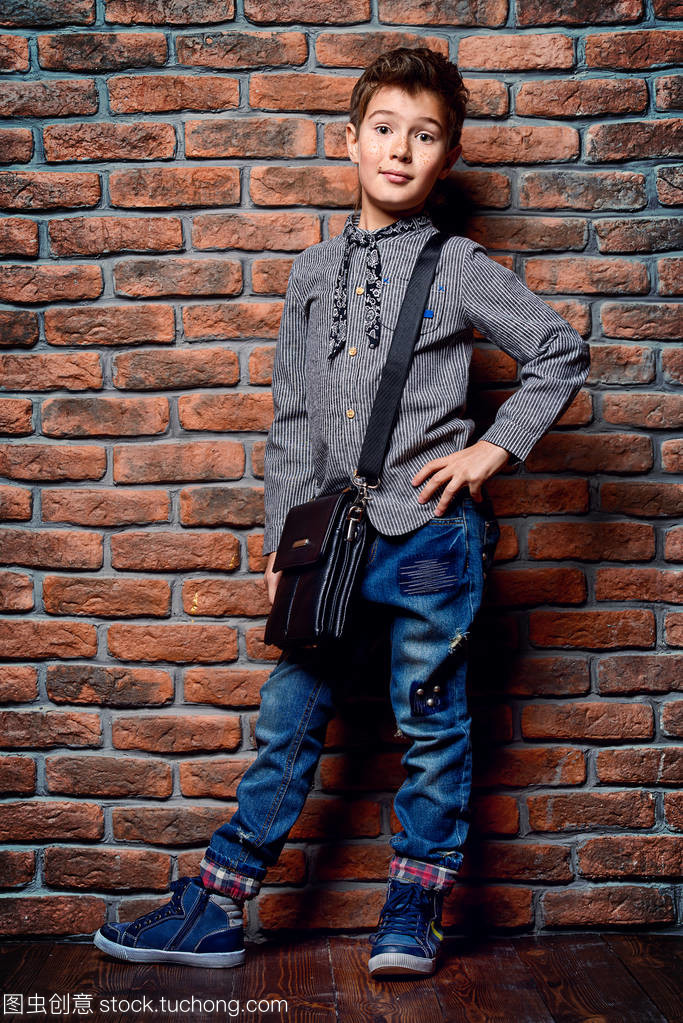 青春时尚密码 解码当代青少年服饰文化